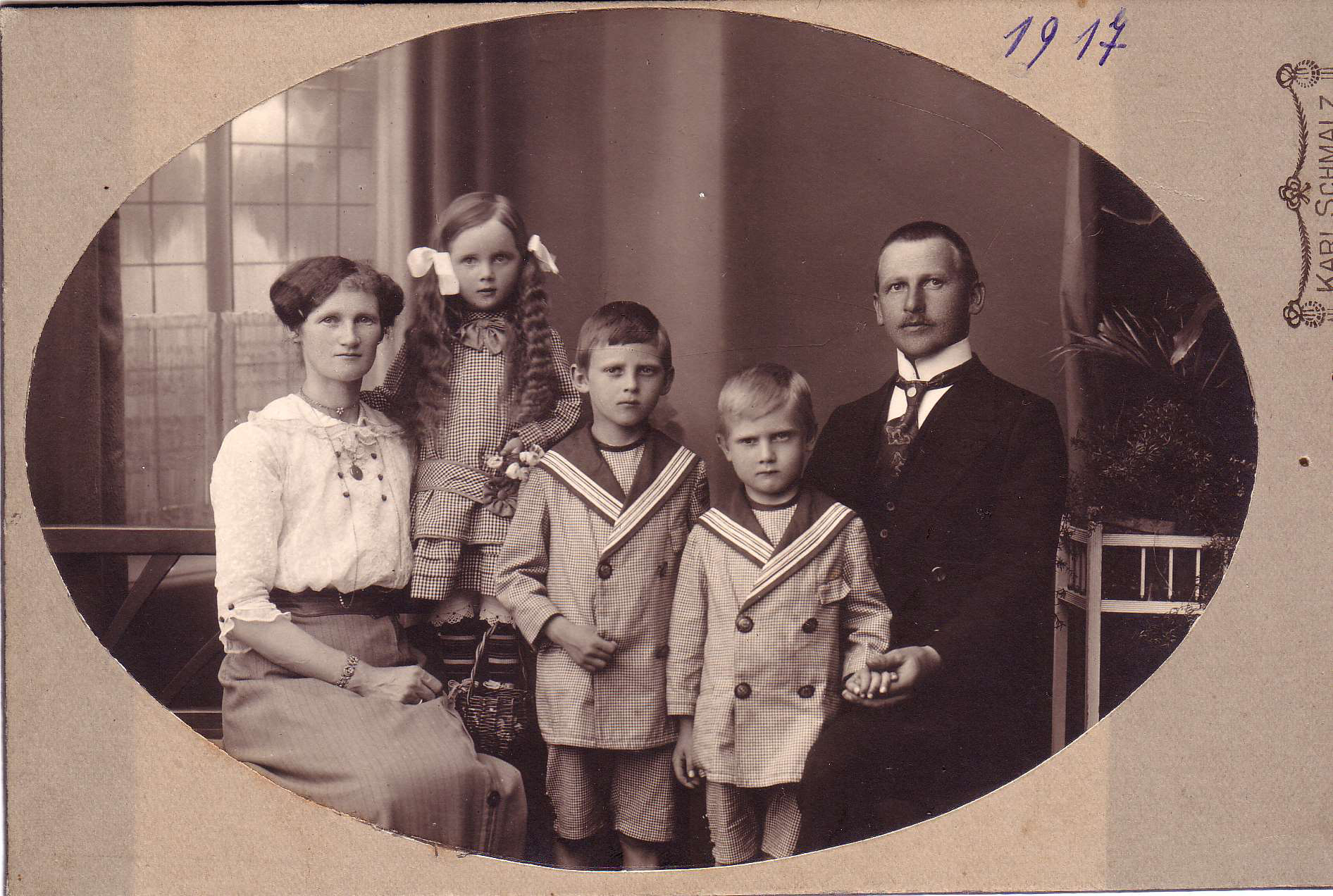 FH-FISCHER-Trochtelfingen-Familienfoto-1917
